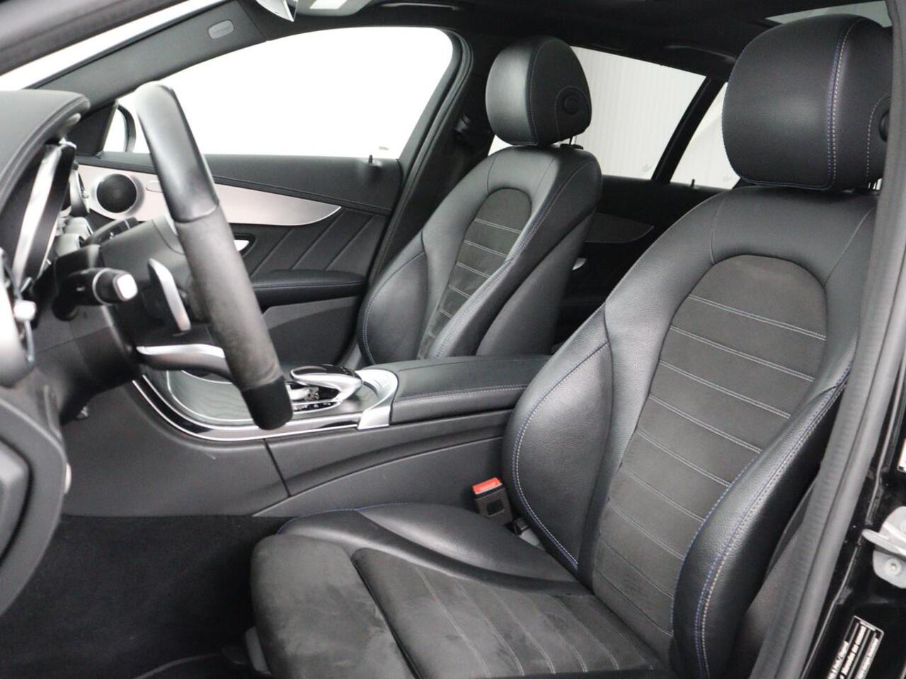 Mercedes-Benz C-KLASSE 300e AMG Limited | SOH 91% | Panoramadak | 360 Camera | Stoelverwarming | Trekhaak | Carplay | Leder/Alcantara | Sfeerverlichting | Navigatie | Cruise control | Park Assist |