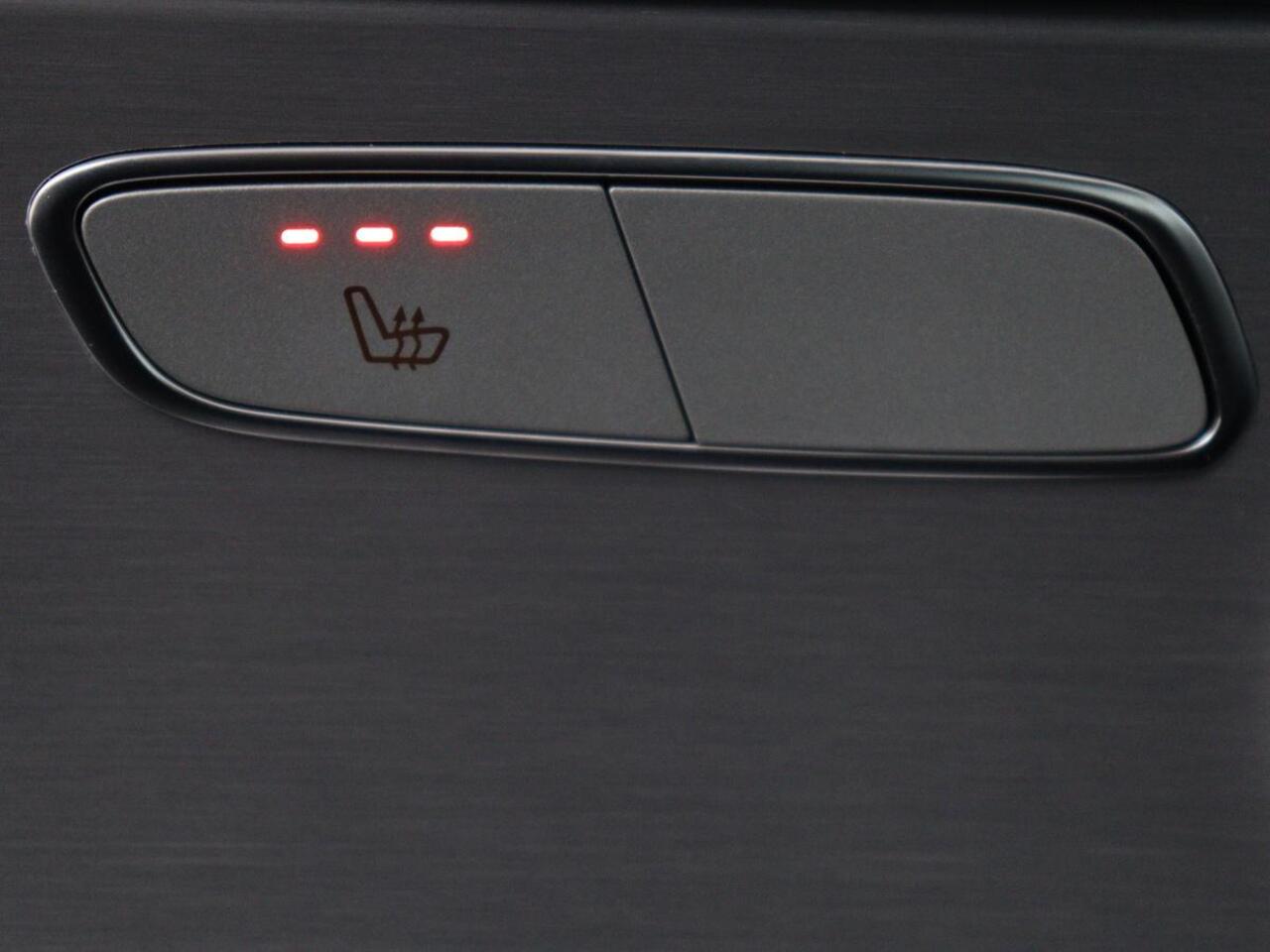 Mercedes-Benz C-KLASSE 300e AMG Limited | SOH 91% | Panoramadak | 360 Camera | Stoelverwarming | Trekhaak | Carplay | Leder/Alcantara | Sfeerverlichting | Navigatie | Cruise control | Park Assist |