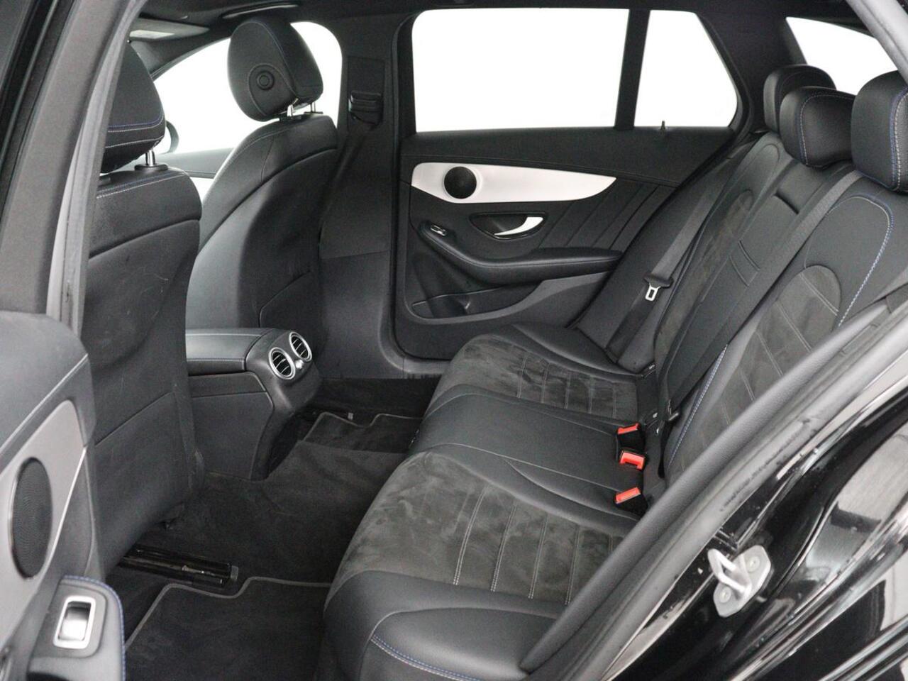 Mercedes-Benz C-KLASSE 300e AMG Limited | SOH 91% | Panoramadak | 360 Camera | Stoelverwarming | Trekhaak | Carplay | Leder/Alcantara | Sfeerverlichting | Navigatie | Cruise control | Park Assist |