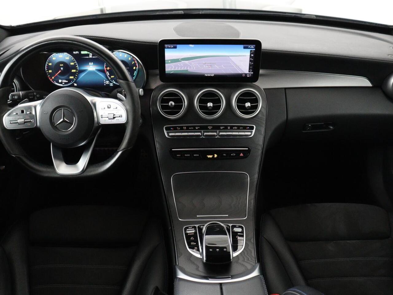 Mercedes-Benz C-KLASSE 300e AMG Limited | SOH 91% | Panoramadak | 360 Camera | Stoelverwarming | Trekhaak | Carplay | Leder/Alcantara | Sfeerverlichting | Navigatie | Cruise control | Park Assist |