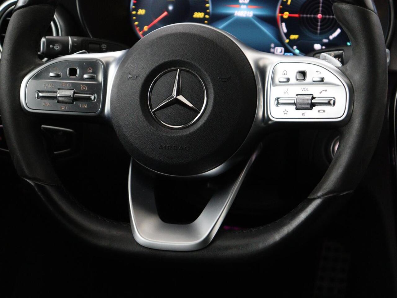 Mercedes-Benz C-KLASSE 300e AMG Limited | SOH 91% | Panoramadak | 360 Camera | Stoelverwarming | Trekhaak | Carplay | Leder/Alcantara | Sfeerverlichting | Navigatie | Cruise control | Park Assist |