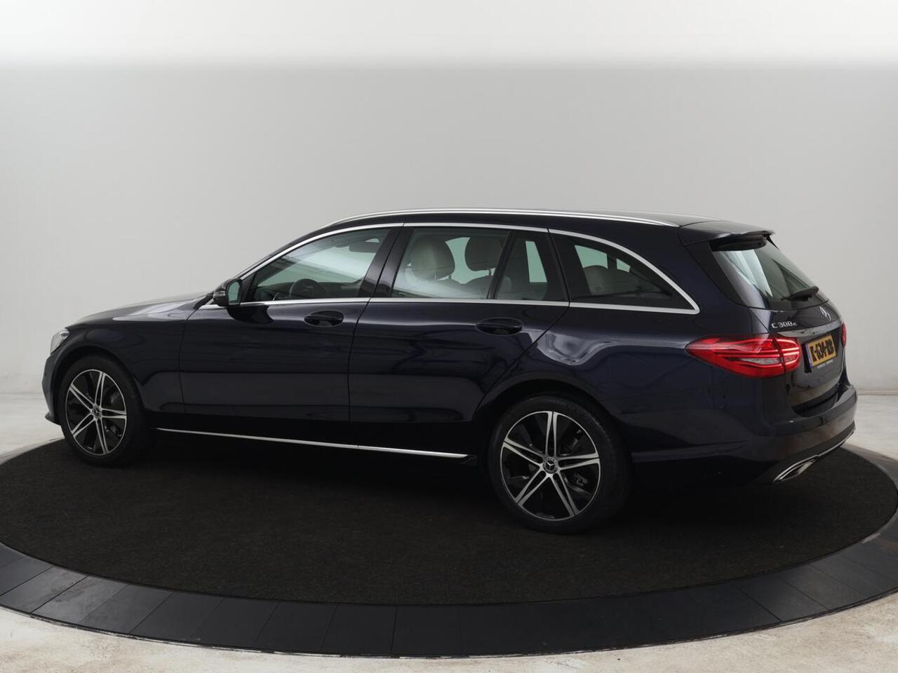 Mercedes-Benz C-KLASSE 300e Business Solution Luxury | SOH 95% | Leder | Stoelverwarming | Camera | Digital Cockpit | Park Assist | Navigatie | Full LED | Cruise control | Bluetooth | Climate control | PHEV | Plug In