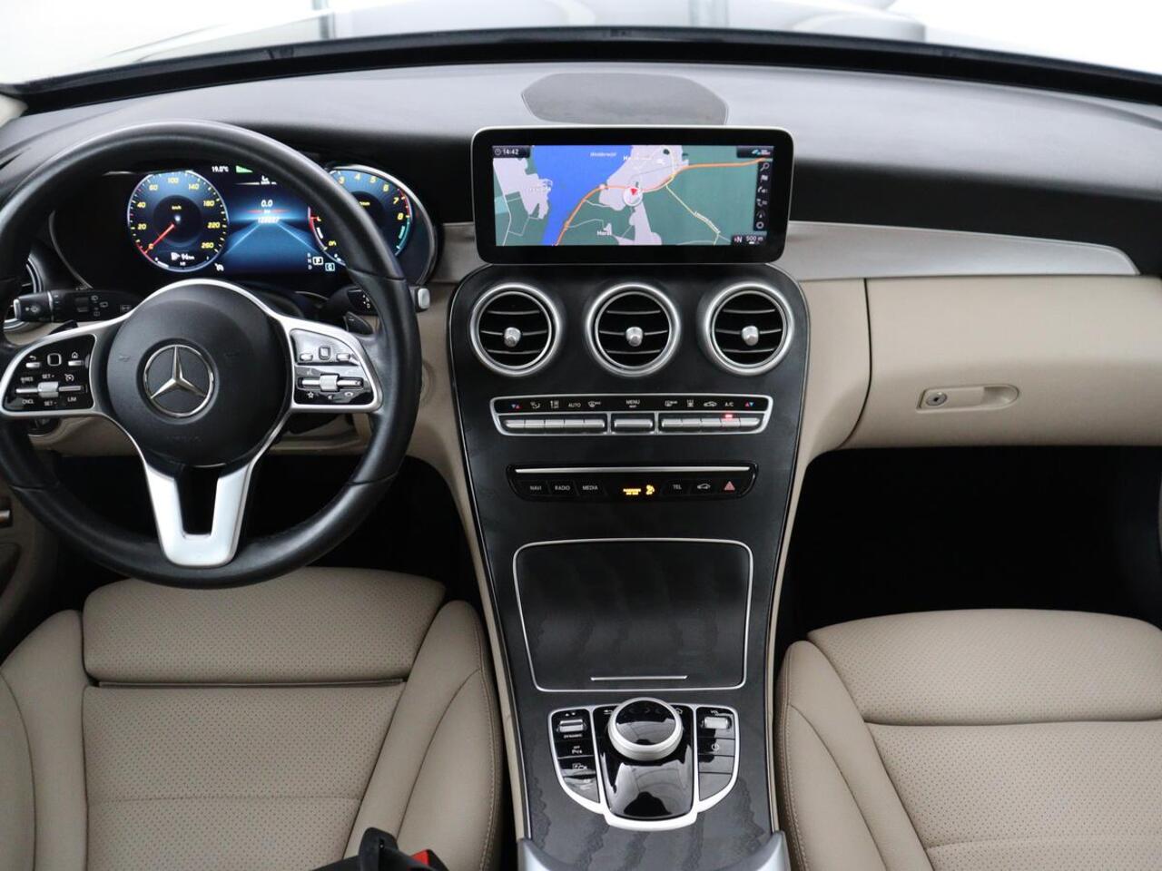 Mercedes-Benz C-KLASSE 300e Business Solution Luxury | SOH 95% | Leder | Stoelverwarming | Camera | Digital Cockpit | Park Assist | Navigatie | Full LED | Cruise control | Bluetooth | Climate control | PHEV | Plug In