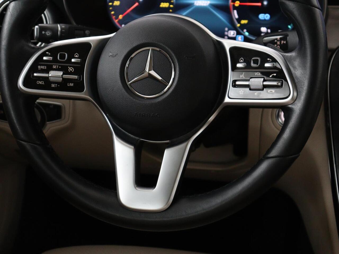Mercedes-Benz C-KLASSE 300e Business Solution Luxury | SOH 95% | Leder | Stoelverwarming | Camera | Digital Cockpit | Park Assist | Navigatie | Full LED | Cruise control | Bluetooth | Climate control | PHEV | Plug In
