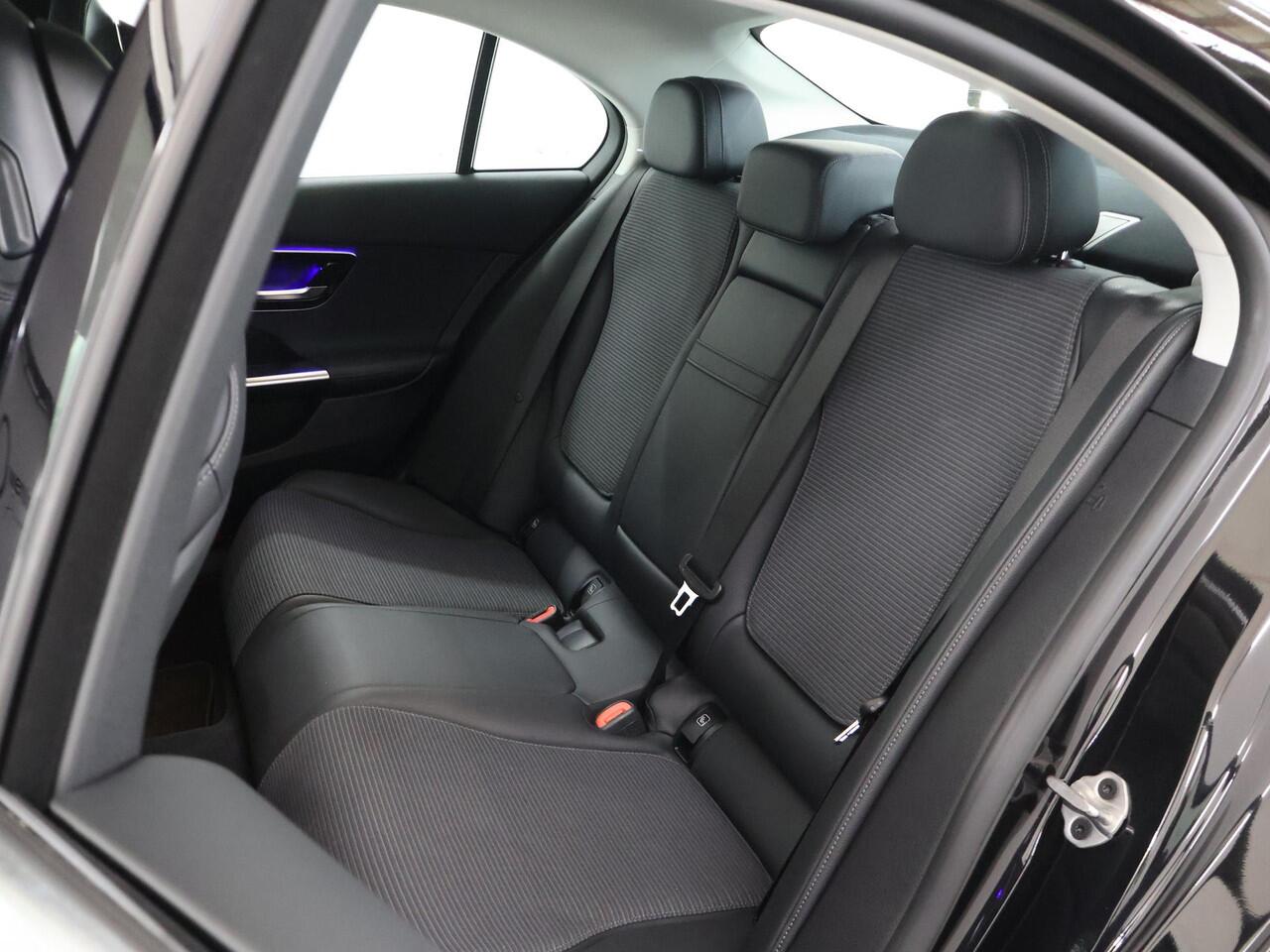 Mercedes-Benz C-KLASSE 180 Luxury Line | Keyless Go | Stoelverwarming | Airco | Parkeercamera |