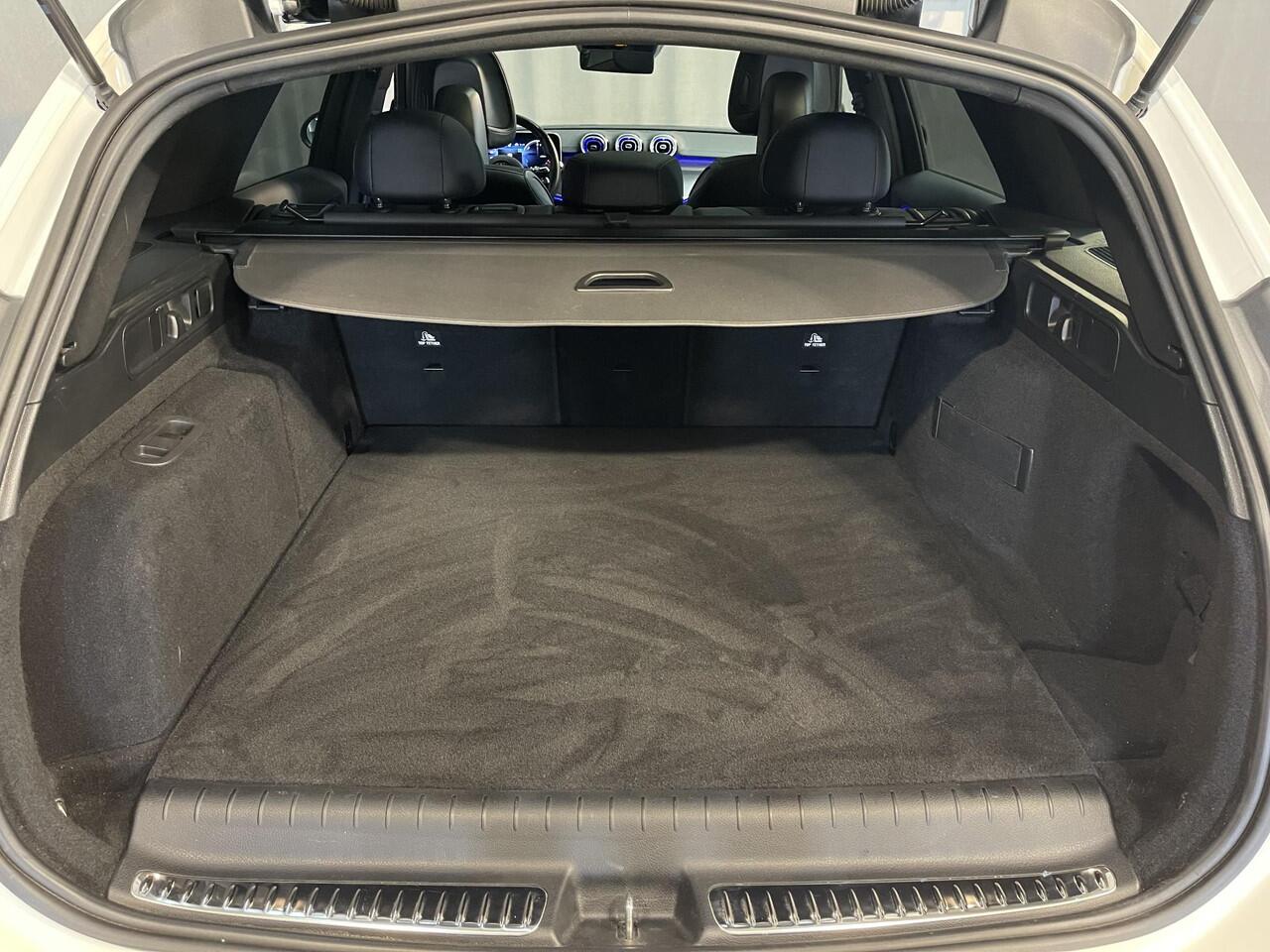 Mercedes-Benz C-KLASSE Estate 300 e AMG Line 18"/Panoramadak/Laser LED/Trekhaak/Stoelverwarming + memory l + r/Adaptieve cruise/Sfeerverlichting premium/Elektrische klep/Apple Carplay & Android Auto