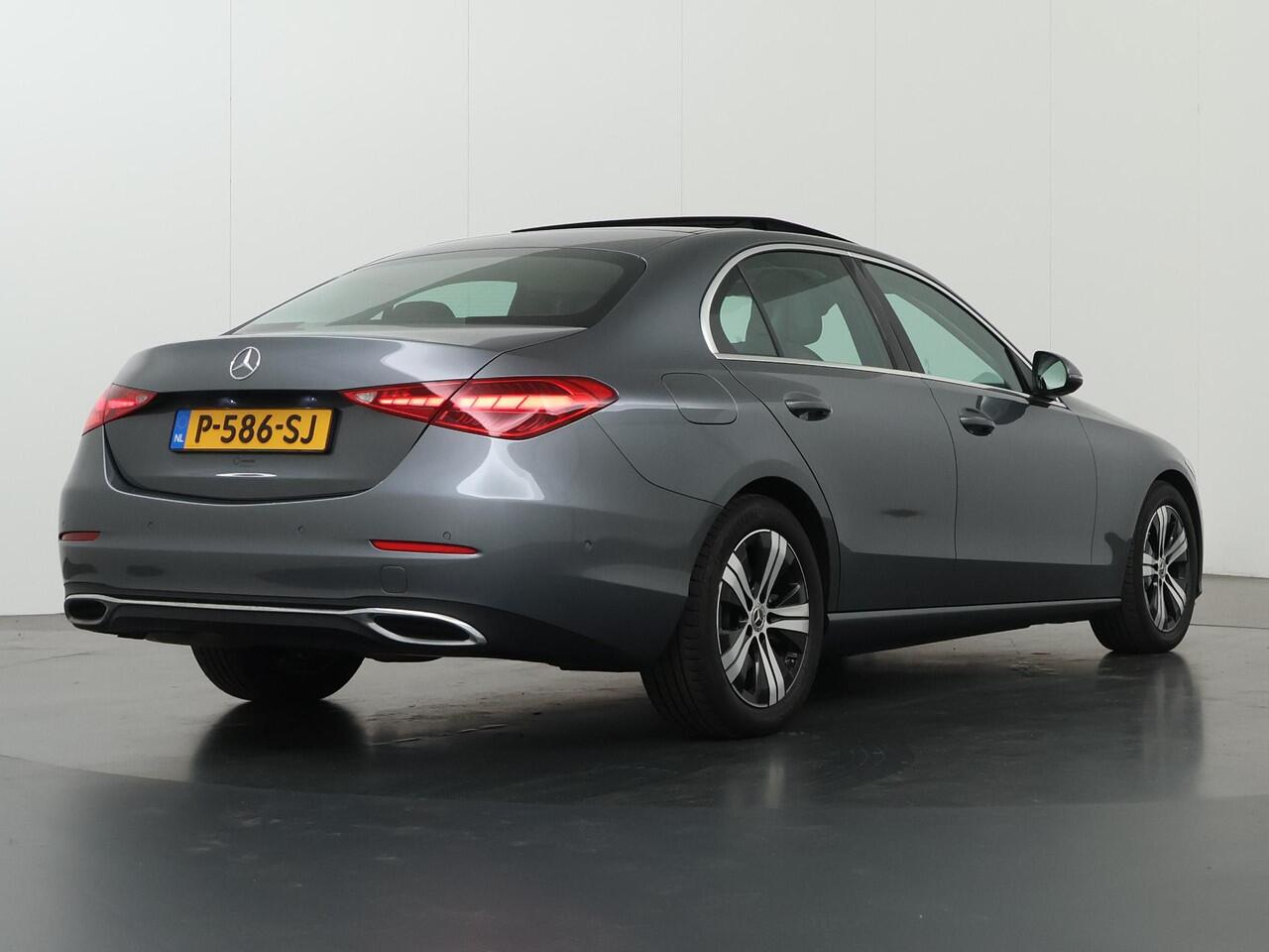 Mercedes-Benz C-KLASSE 200 Launch Edition Luxury Line | Panoramadak | Stoelverwarming | Sfeerverlichting | Achteruitrijcamera |