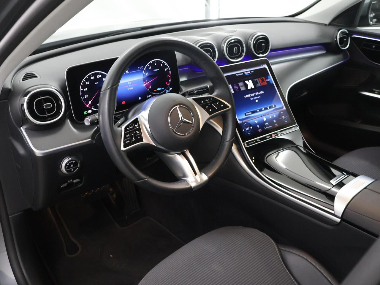 Mercedes-Benz C-KLASSE 200 Launch Edition Luxury Line | Panoramadak | Stoelverwarming | Sfeerverlichting | Achteruitrijcamera |