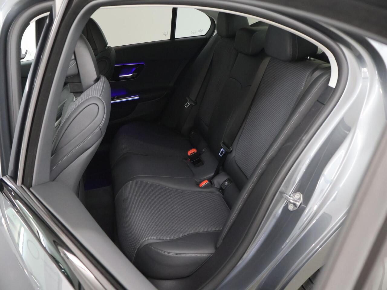 Mercedes-Benz C-KLASSE 200 Luxury Line | Trekhaak | Stoelverwarming | Achteruitrijcamera | MBUX |