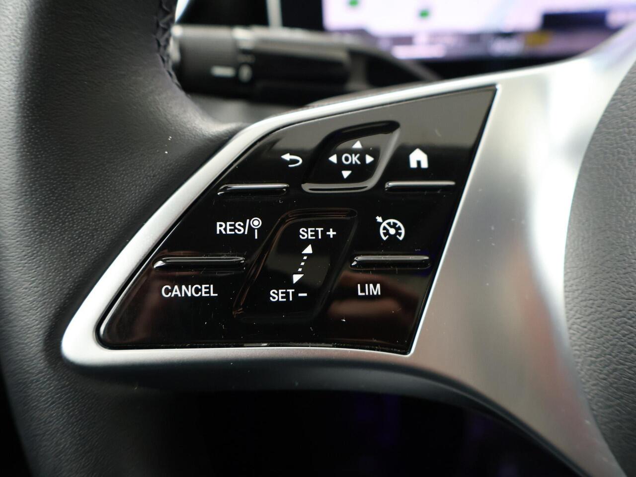 Mercedes-Benz C-KLASSE 300 e AMG Line Limited | Automaat | Digitale cockpit | Panoramadak | Laneassist | Sfeerverlichting | Multifunctioneel stuurwiel | Cruise control | Speedlimiter | Spraakbediening | Inklapbare spiegels | Automatische verlichting | Start/Stop | Navigatie | B