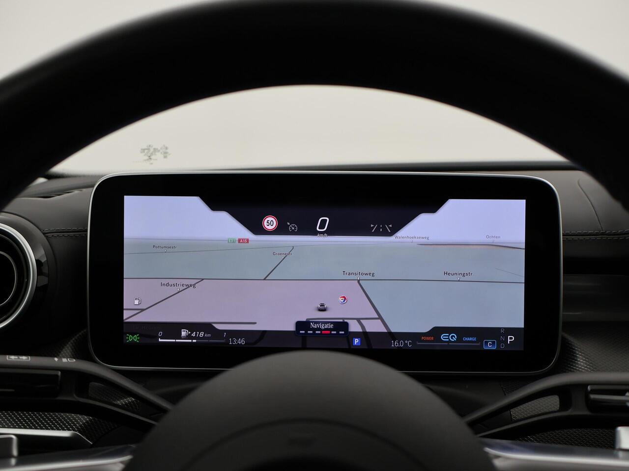 Mercedes-Benz C-KLASSE 180 AMG LINE SEDAN + SFEERVERLICHTING | CAMERA | STOELVERW.