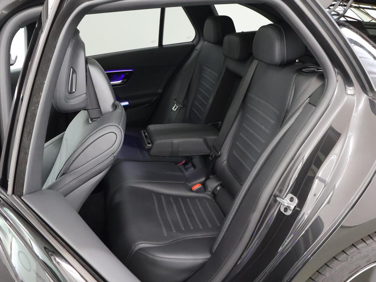 Mercedes-Benz C-KLASSE Estate 300 e AMG Night | Panoramadak | Trekhaak | Sfeerverlichting | Stoelverwarming | Alarm |