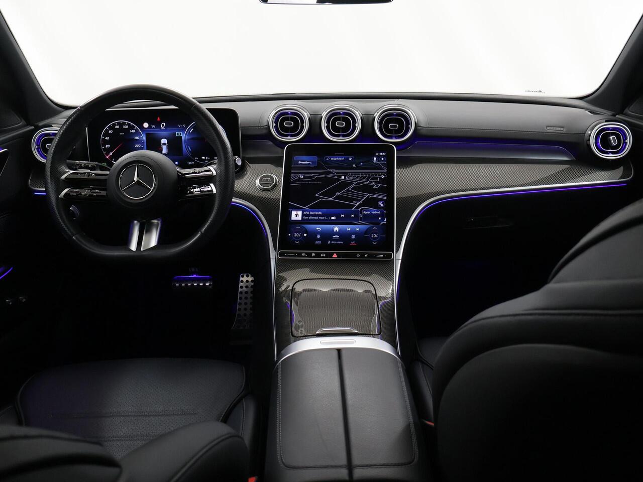 Mercedes-Benz C-KLASSE Estate 300 e AMG Night | Panoramadak | Trekhaak | Sfeerverlichting | Stoelverwarming | Alarm |