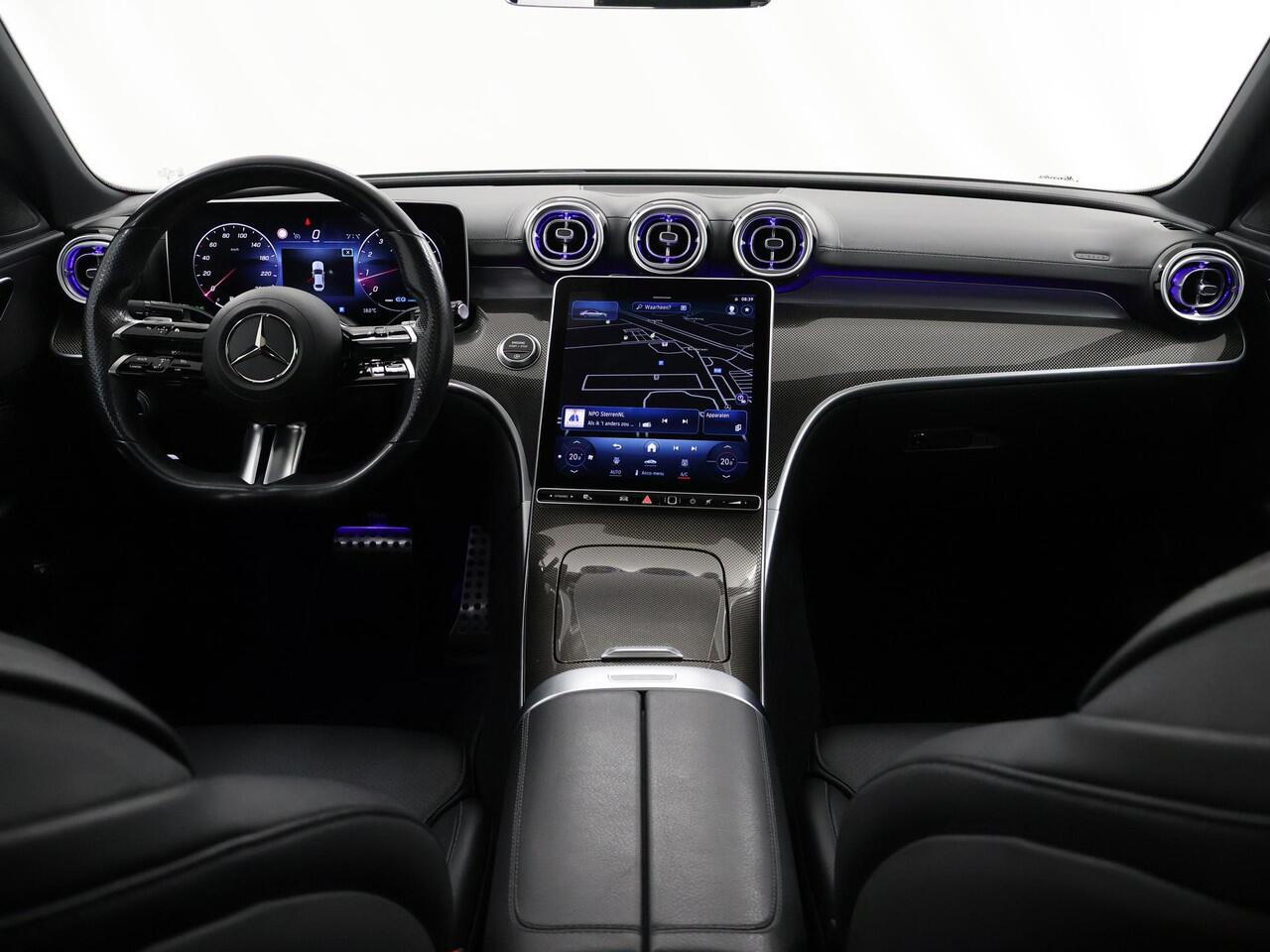Mercedes-Benz C-KLASSE 180 AMG Line | Night | Panoramadak | Sfeerverlichting | Stoelverwarming | 19" lichtmetalen velgen |
