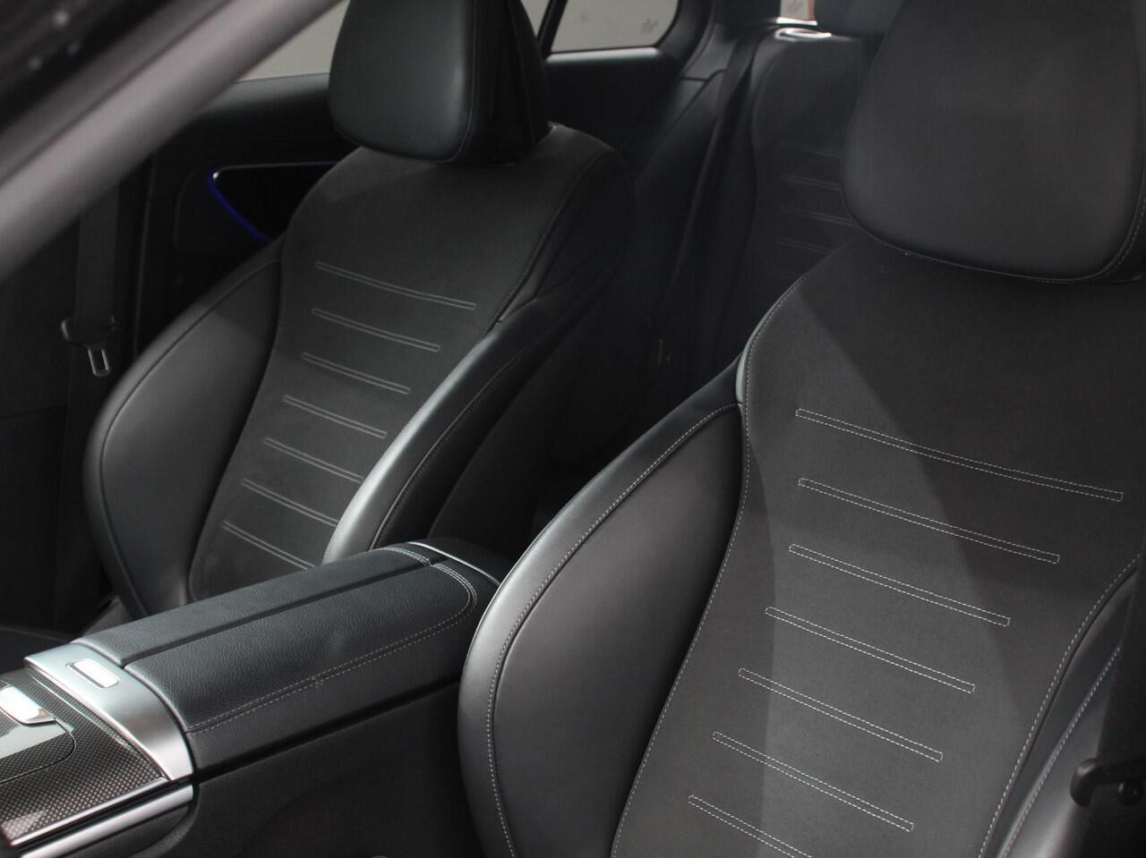 Mercedes-Benz C-KLASSE Estate 200 AMG Line | Climate control | Achteruitrijcamera | Wegklapbare trekhaak | Navigatie | Dodehoek assistent | LED | Sfeerverlichting | Adaptieve cruise control | Verwarmde voorstoelen | Elektrische kofferbak