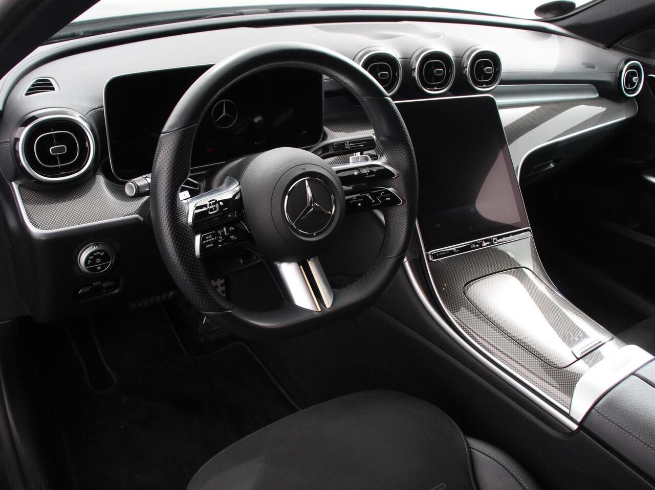 Mercedes-Benz C-KLASSE Estate 200 AMG Line | Climate control | Achteruitrijcamera | Wegklapbare trekhaak | Navigatie | Dodehoek assistent | LED | Sfeerverlichting | Adaptieve cruise control | Verwarmde voorstoelen | Elektrische kofferbak