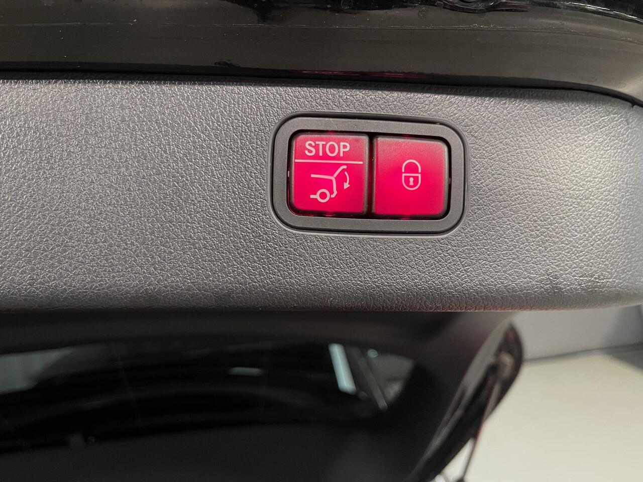 Mercedes-Benz C-KLASSE Estate 300 e AMG Line 18"/Panoramadak/Laser LED/Trekhaak/Stoelverwarming + memory l + r/Adaptieve cruise/Sfeerverlichting premium/Elektrische klep/Apple Carplay & Android Auto