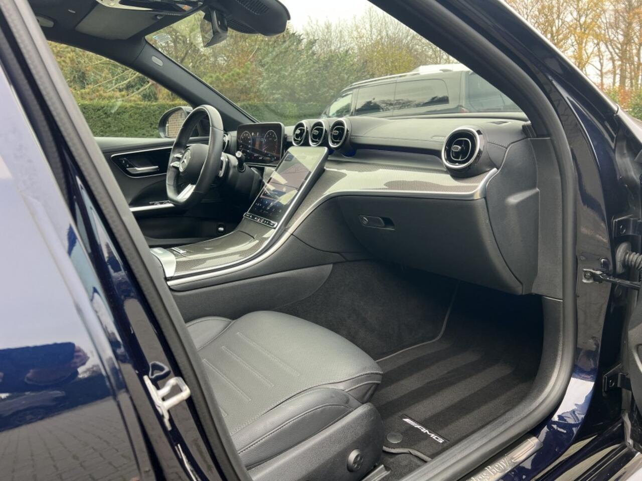 Mercedes-Benz C-KLASSE 200 AMG Line Pano Burmester Trekhaak Leder 19 Org NL