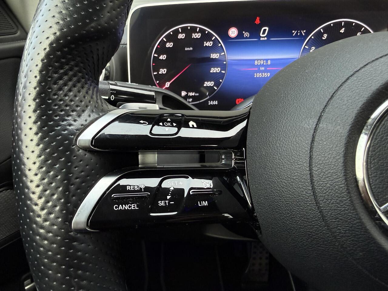 Mercedes-Benz C-KLASSE 180 AMG Line Automaat/LED/Fabr.garantie/Camera