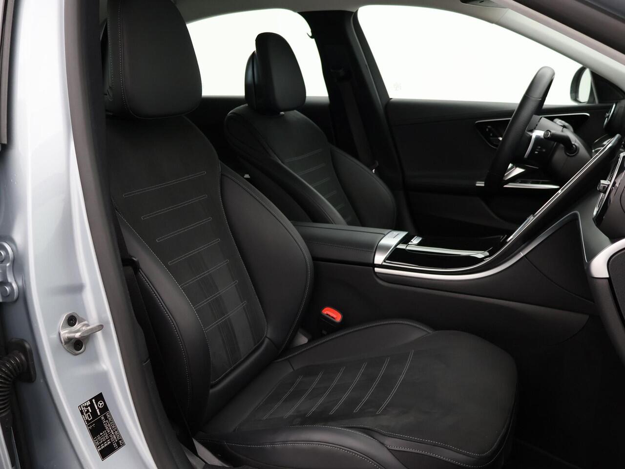 Mercedes-Benz C-KLASSE 180 AMG LINE SEDAN + SFEERVERLICHTING | CAMERA | STOELVERW.