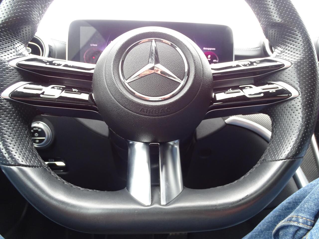 Mercedes-Benz C-KLASSE Estate 200 d AMG Line DODEHOEK DETECTIE | NAVIGATIE| CRUISE CONTROL | CAMERA | SFEERVERLICHTING | PANORAMADAK | ELEKTRISCHE STOELEN | STOELVERWARMING |