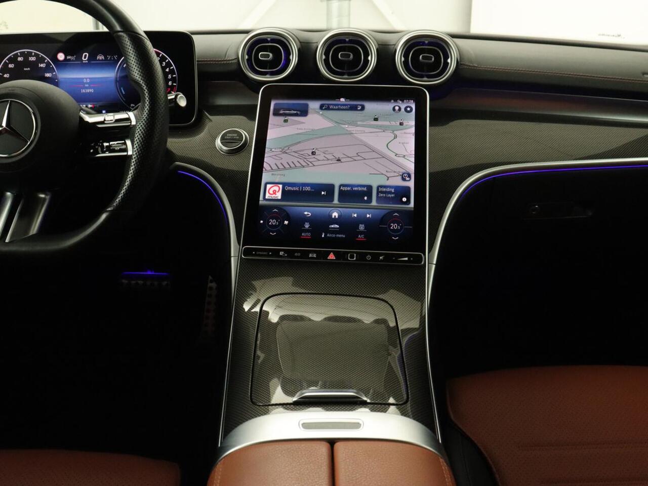 Mercedes-Benz C-KLASSE 300e AMG Line | Panoramadak | Trekhaak | 360 Camera | Leder | Stoelverwarming | Adaptive cruise | Memory | Sfeerverlichting | PHEV | Plug In