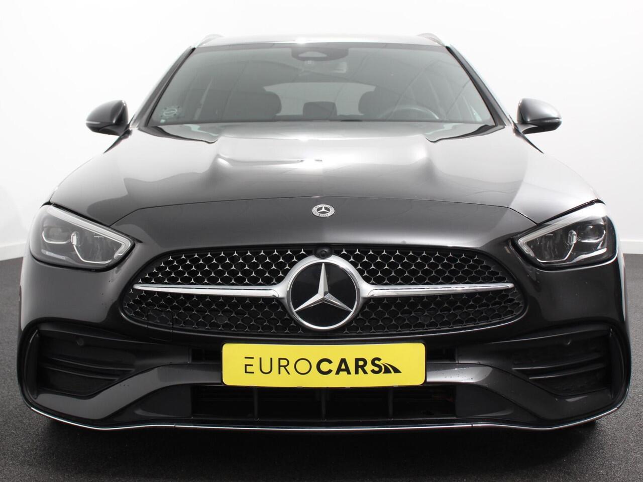 Mercedes-Benz C-KLASSE Estate 200 AMG Line | Climate control | Achteruitrijcamera | Wegklapbare trekhaak | Navigatie | Dodehoek assistent | LED | Sfeerverlichting | Adaptieve cruise control | Verwarmde voorstoelen | Elektrische kofferbak