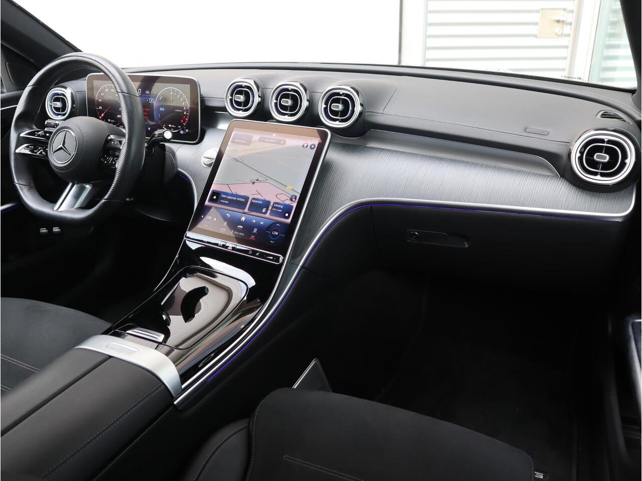 Mercedes-Benz C-KLASSE Estate 300 e AMG Line | Panoramadak | Navigatie | Camera | LED | Automaat