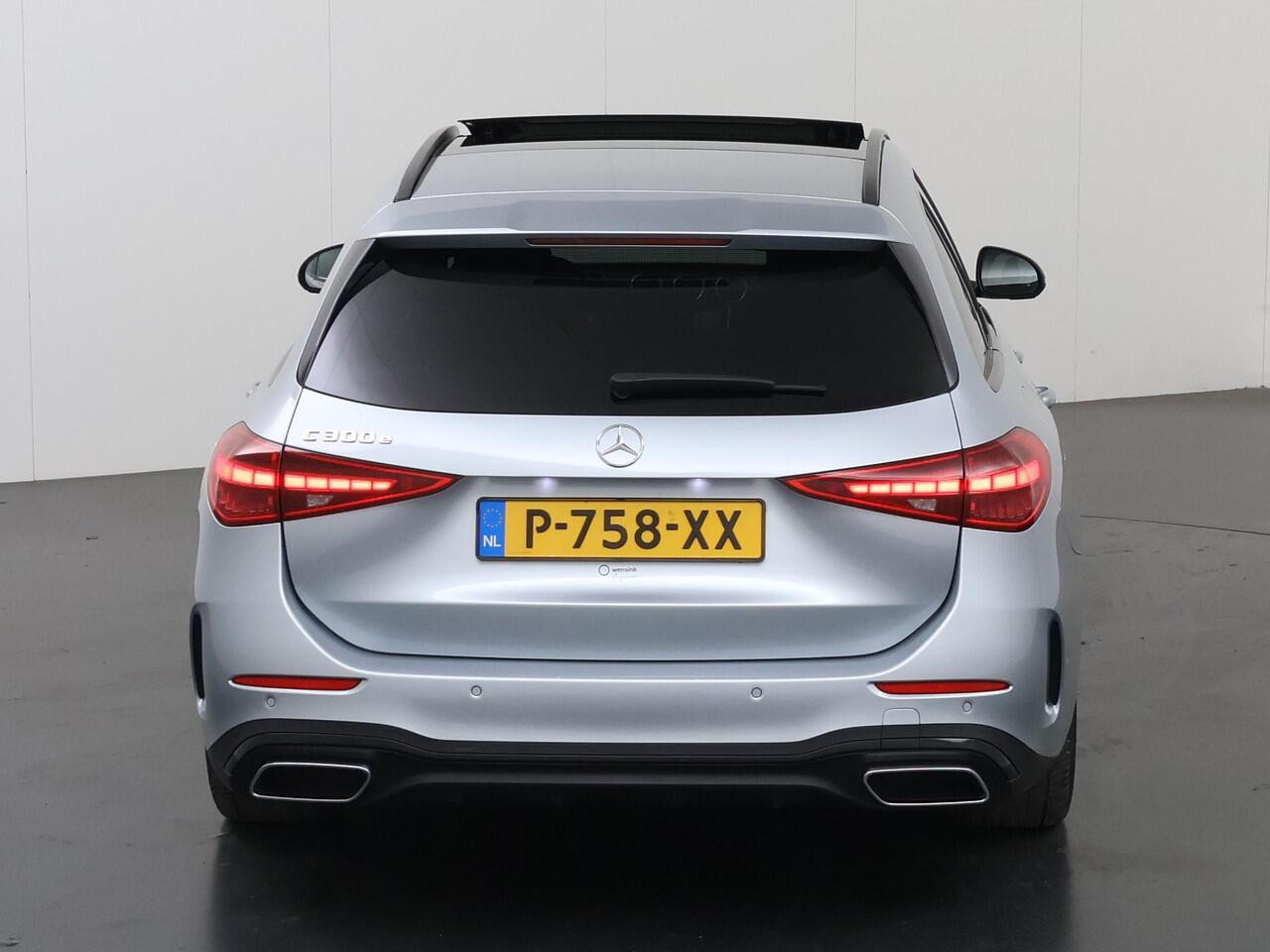 Mercedes-Benz C-KLASSE Estate 300 e AMG Line | Night | Panoramadak | Stoelverwarming | Achteruitrijcamera |