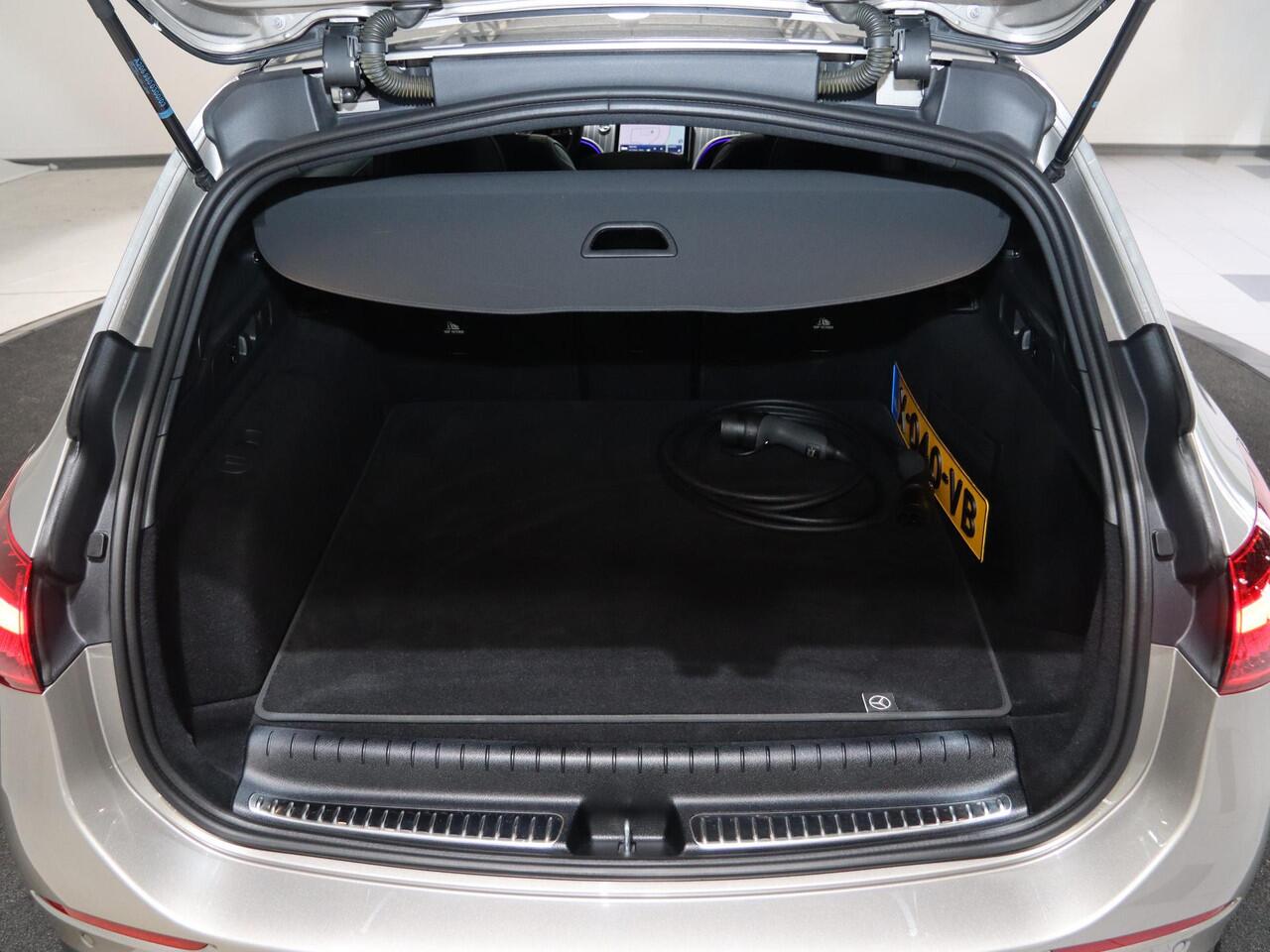 Mercedes-Benz C-KLASSE Estate 300 e AMG Line | Night | Trekhaak | Memory | Panoramadak | Massage | Rijassistentiepakket |