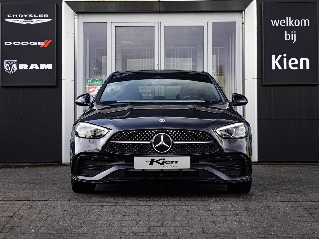 Mercedes-Benz C-KLASSE 200 Launch Edition AMG Line | Pano-dak | 19" | LED | NL auto |