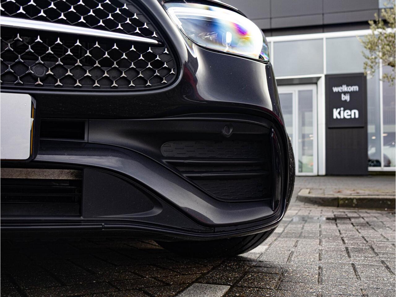 Mercedes-Benz C-KLASSE 200 Launch Edition AMG Line | Pano-dak | 19" | LED | NL auto |