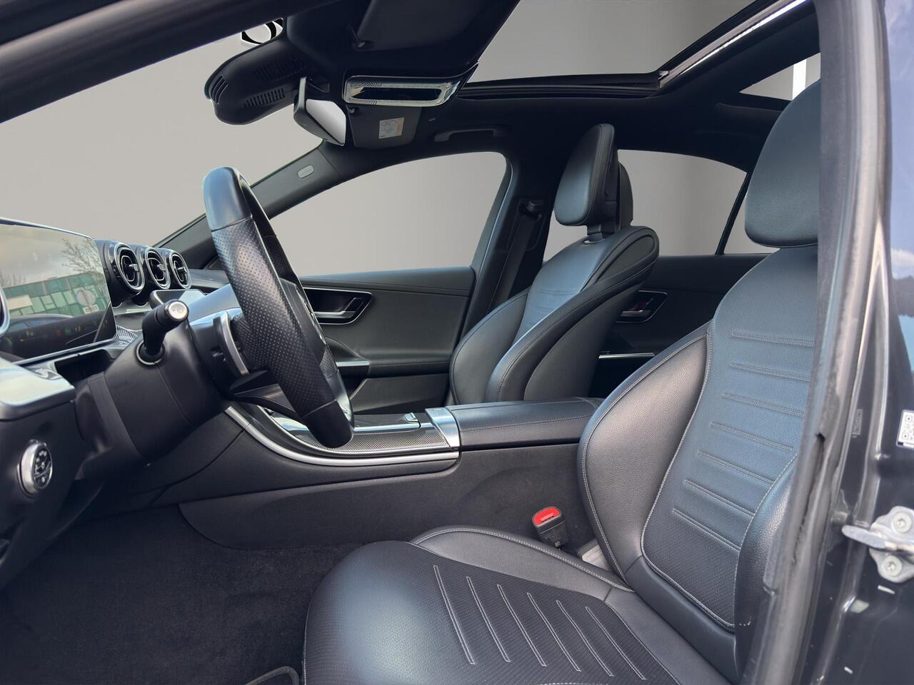 Mercedes-Benz C-KLASSE 180 AMG Line | 19"| Panoramadak | Camera | Keyless | Led | Sfeer |