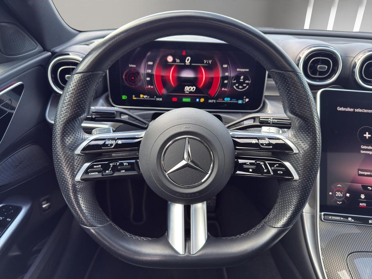 Mercedes-Benz C-KLASSE 180 AMG Line | 19"| Panoramadak | Camera | Keyless | Led | Sfeer |