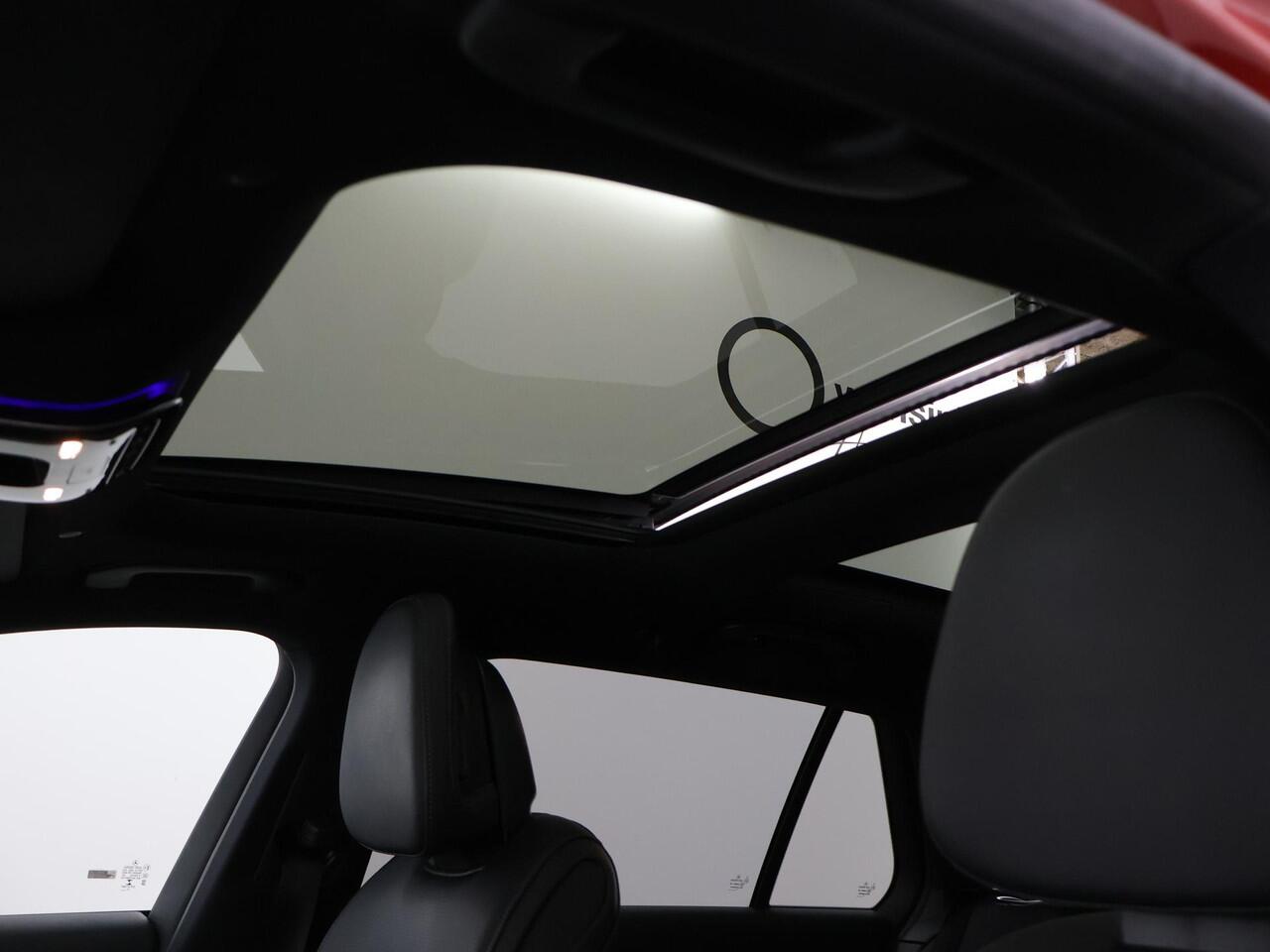 Mercedes-Benz C-KLASSE Estate 200 Launch Edition AMG Line | Night | Panoramadak | Memory | Sfeerverlichting | 360 camera | Digital light |