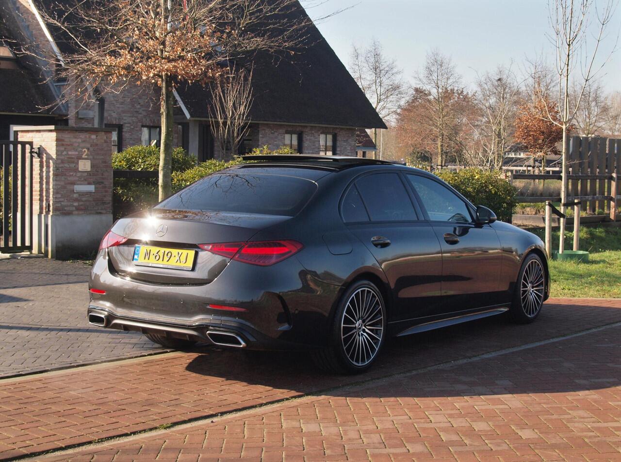 Mercedes-Benz C-KLASSE 180 AMG Line | AMG-Pakket | Panoramadak | Camera | Sfeerverlichting | Burmester | NL-Auto |