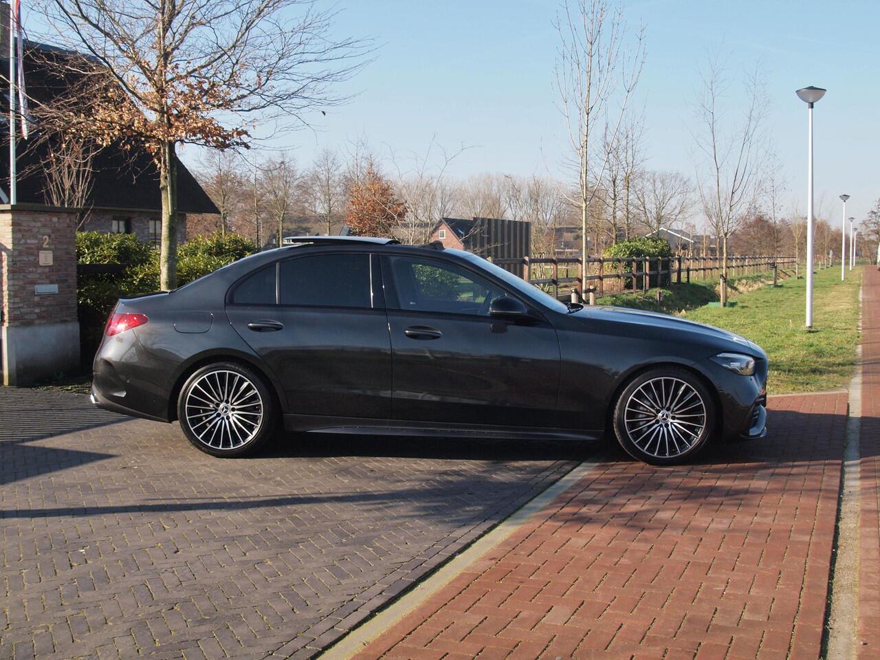Mercedes-Benz C-KLASSE 180 AMG Line | AMG-Pakket | Panoramadak | Camera | Sfeerverlichting | Burmester | NL-Auto |