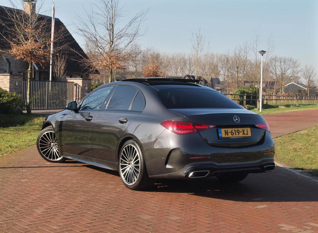 Mercedes-Benz C-KLASSE 180 AMG Line | AMG-Pakket | Panoramadak | Camera | Sfeerverlichting | Burmester | NL-Auto |