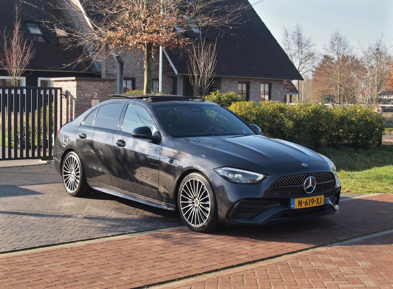 Mercedes-Benz C-KLASSE 180 AMG Line | AMG-Pakket | Panoramadak | Camera | Sfeerverlichting | Burmester | NL-Auto |
