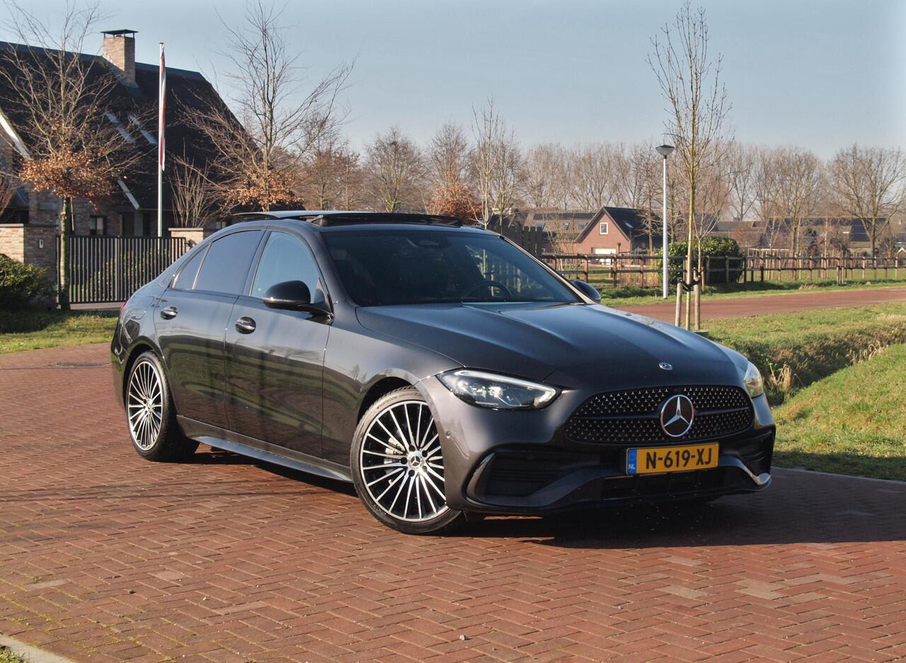 Mercedes-Benz C-KLASSE 180 AMG Line | AMG-Pakket | Panoramadak | Camera | Sfeerverlichting | Burmester | NL-Auto |