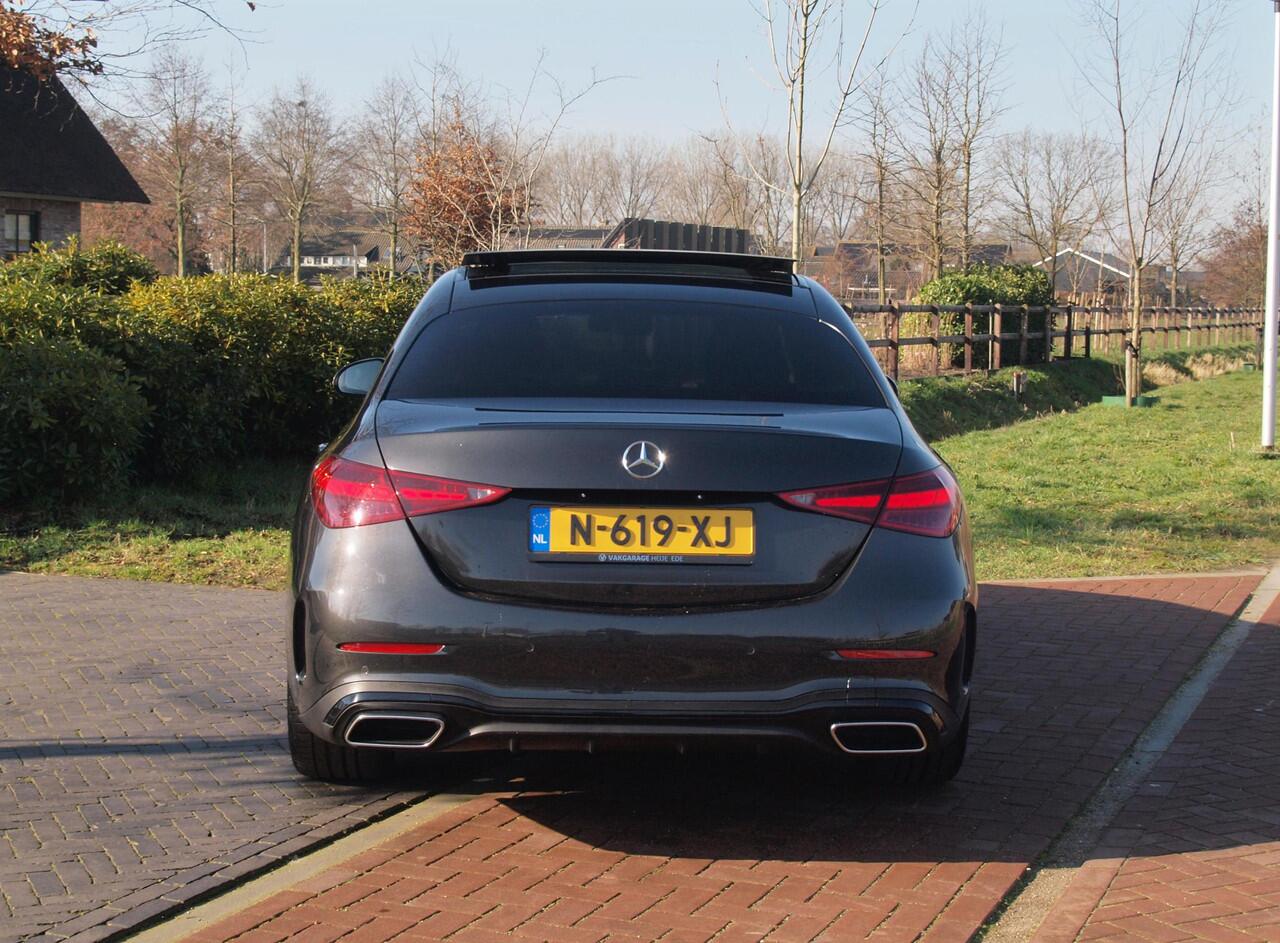 Mercedes-Benz C-KLASSE 180 AMG Line | AMG-Pakket | Panoramadak | Camera | Sfeerverlichting | Burmester | NL-Auto |