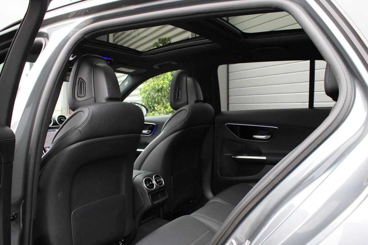 Mercedes-Benz C-KLASSE 300 e AMG Estate Pano | Trekhaak | Dodehoekassistent | Sfeerverlichting | Camera | Carplay | Spiegelpakket