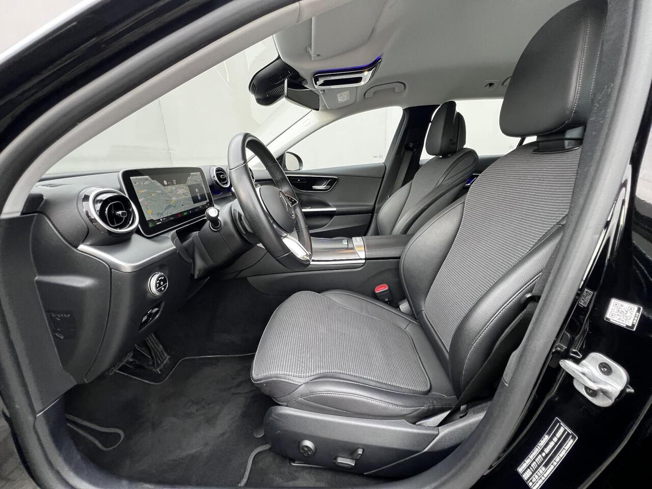 Mercedes-Benz C-KLASSE Estate 300 e Luxury Line Automaat 9 traps / Elektrische trekhaak 1.800 kg / EAER bereik 111 km / Avantgarde Interieur / Elektr. klep / Adapt. CC / Navigatie groot scherm / Winterwielenset /