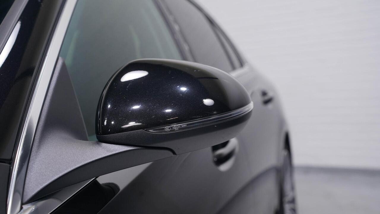 Mercedes-Benz C-KLASSE 180 AMG Line AMG-pakket ECC ACC DAB PDC v+a 1e eigenaar NAP apple-carplay digitale-cockpit camera verkeersborden herkenning 19"LMV stoelverwarming Full-map navi