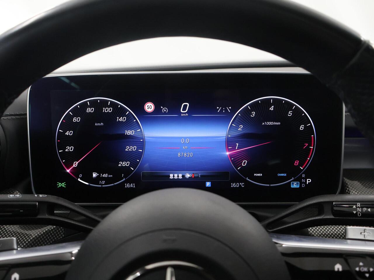 Mercedes-Benz C-KLASSE 180 AMG Line | Night | Panoramadak | Stoelverwarming | Achteruitrijcamera | 19" lichtmetalen velgen |