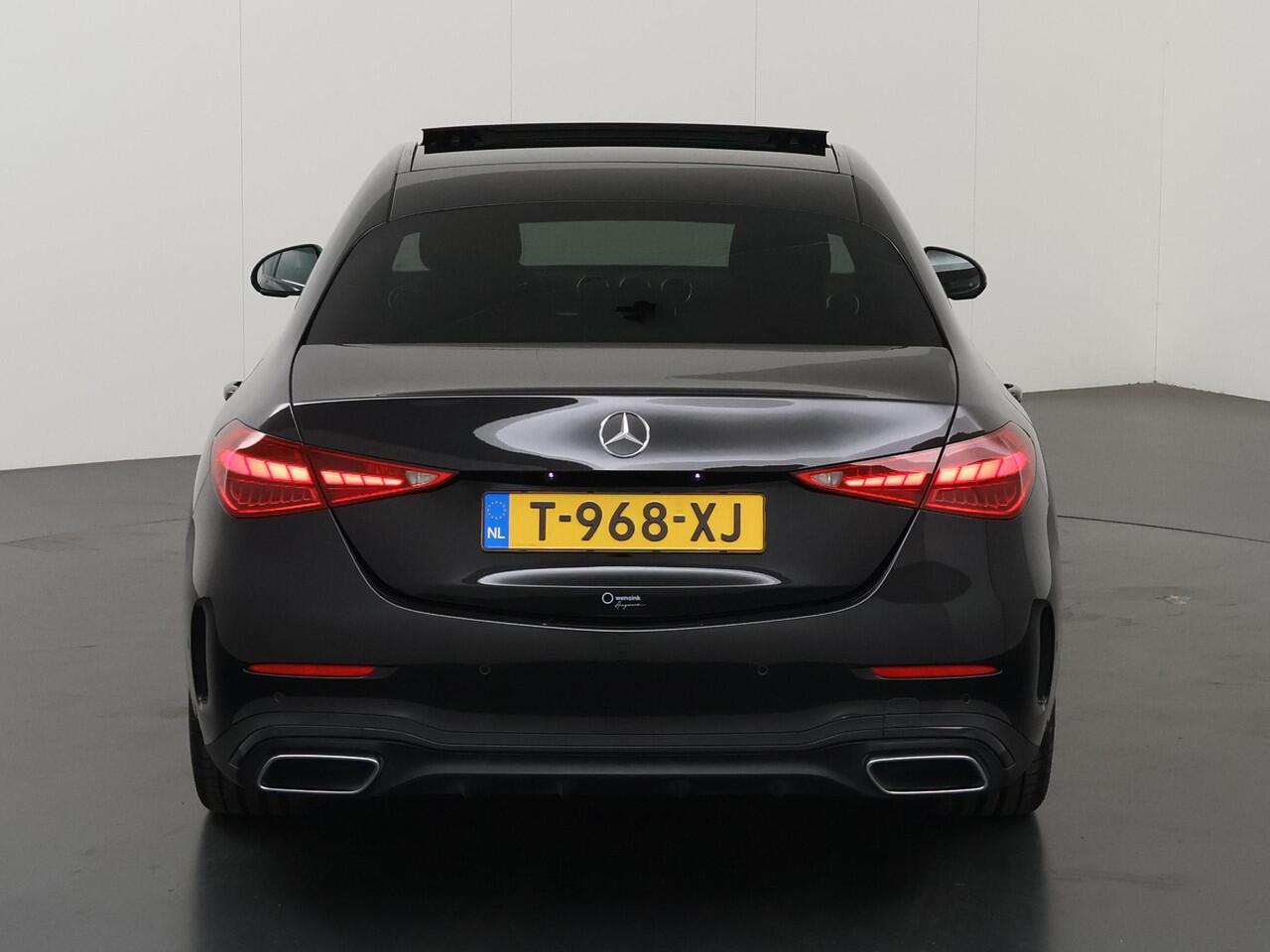 Mercedes-Benz C-KLASSE 180 AMG Line | Night | Panoramadak | Stoelverwarming | Achteruitrijcamera | 19" lichtmetalen velgen |