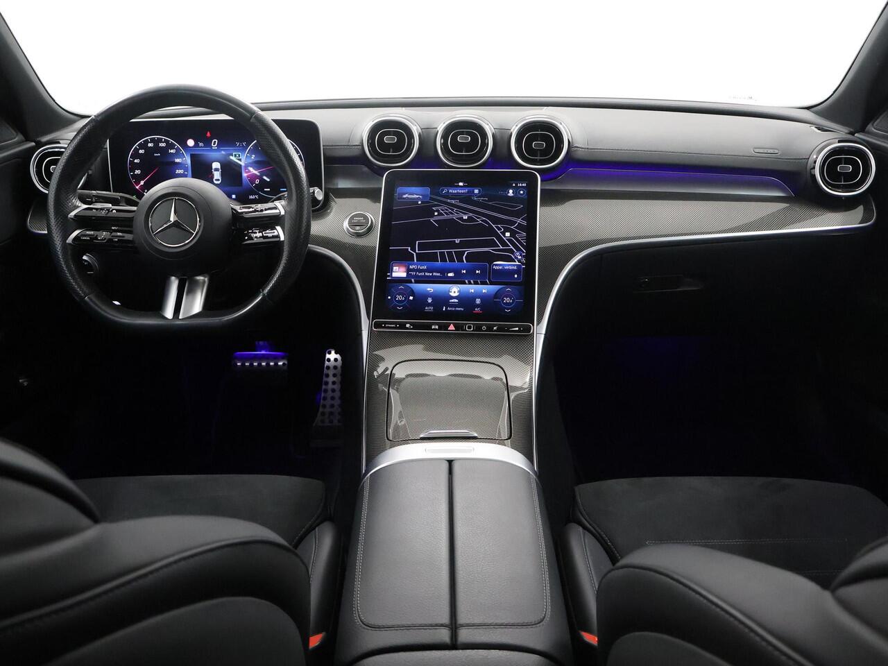 Mercedes-Benz C-KLASSE 180 AMG Line | Night | Panoramadak | Stoelverwarming | Achteruitrijcamera | 19" lichtmetalen velgen |