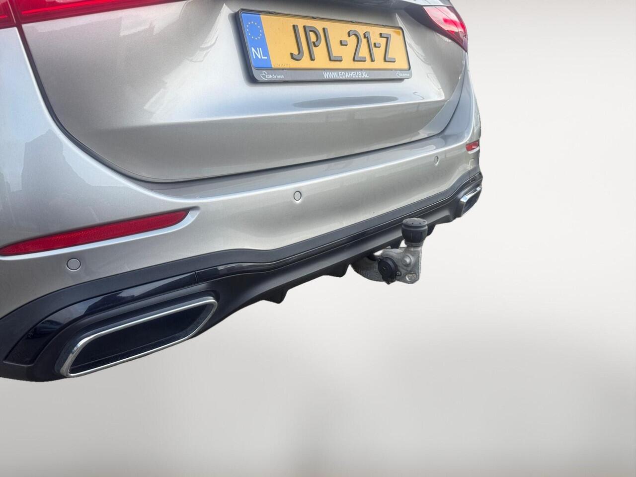 Mercedes-Benz C-KLASSE Estate 300 e 4MATIC AMG Line | Camera | Stuur/Stoel Verwarming | Sfeerverlichting | Trekhaak | Lederen Bekleding | Apple Carplay/Android Auto