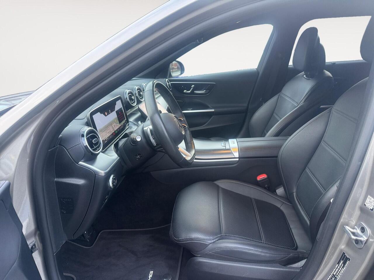 Mercedes-Benz C-KLASSE Estate 300 e 4MATIC AMG Line | Camera | Stuur/Stoel Verwarming | Sfeerverlichting | Trekhaak | Lederen Bekleding | Apple Carplay/Android Auto