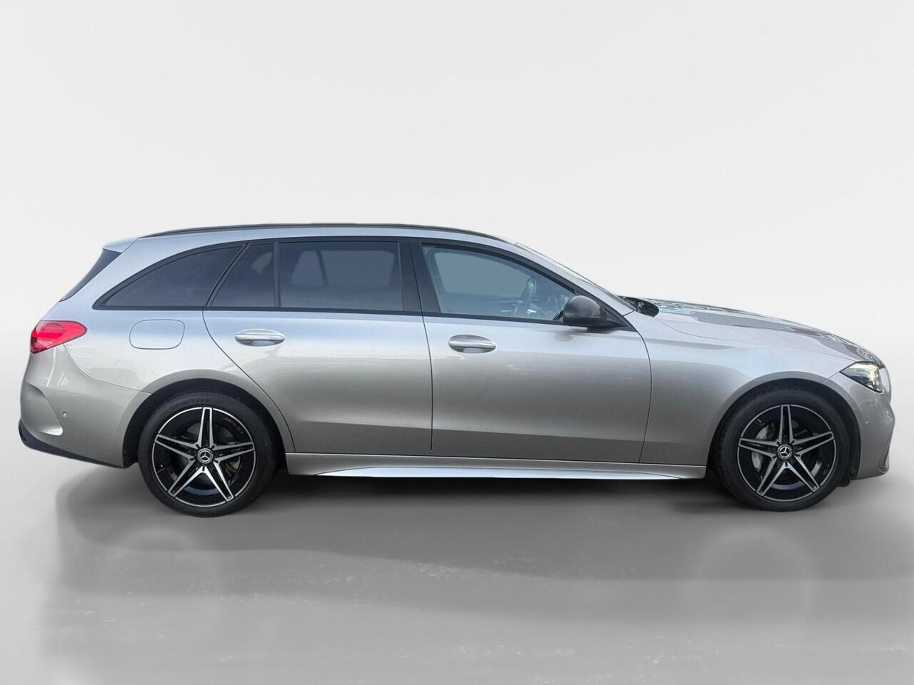 Mercedes-Benz C-KLASSE Estate 300 e 4MATIC AMG Line | Camera | Stuur/Stoel Verwarming | Sfeerverlichting | Trekhaak | Lederen Bekleding | Apple Carplay/Android Auto